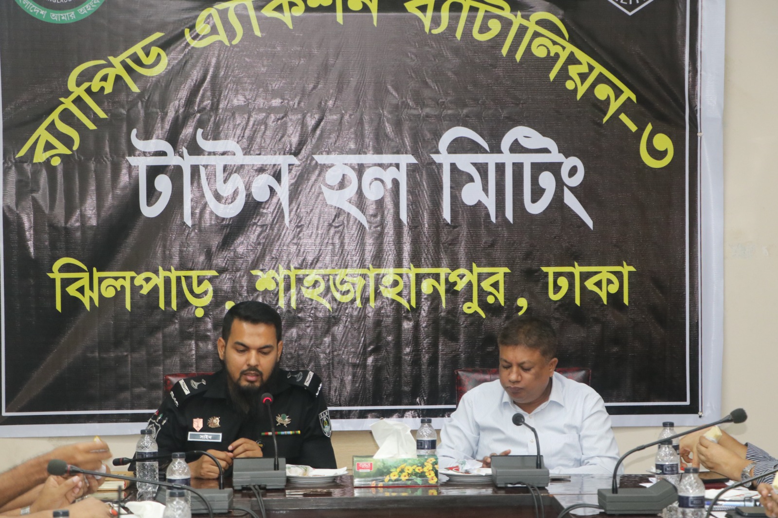 কমলাপুর রেলস্টেশনের নিরাপত্তা জোরদার করার লক্ষ্যে র‍্যাব-৩ এবং রেলস্টেশন কর্তৃপক্ষদের মধ্যে টাউনহল মিটিং অনুষ্ঠিত হয়