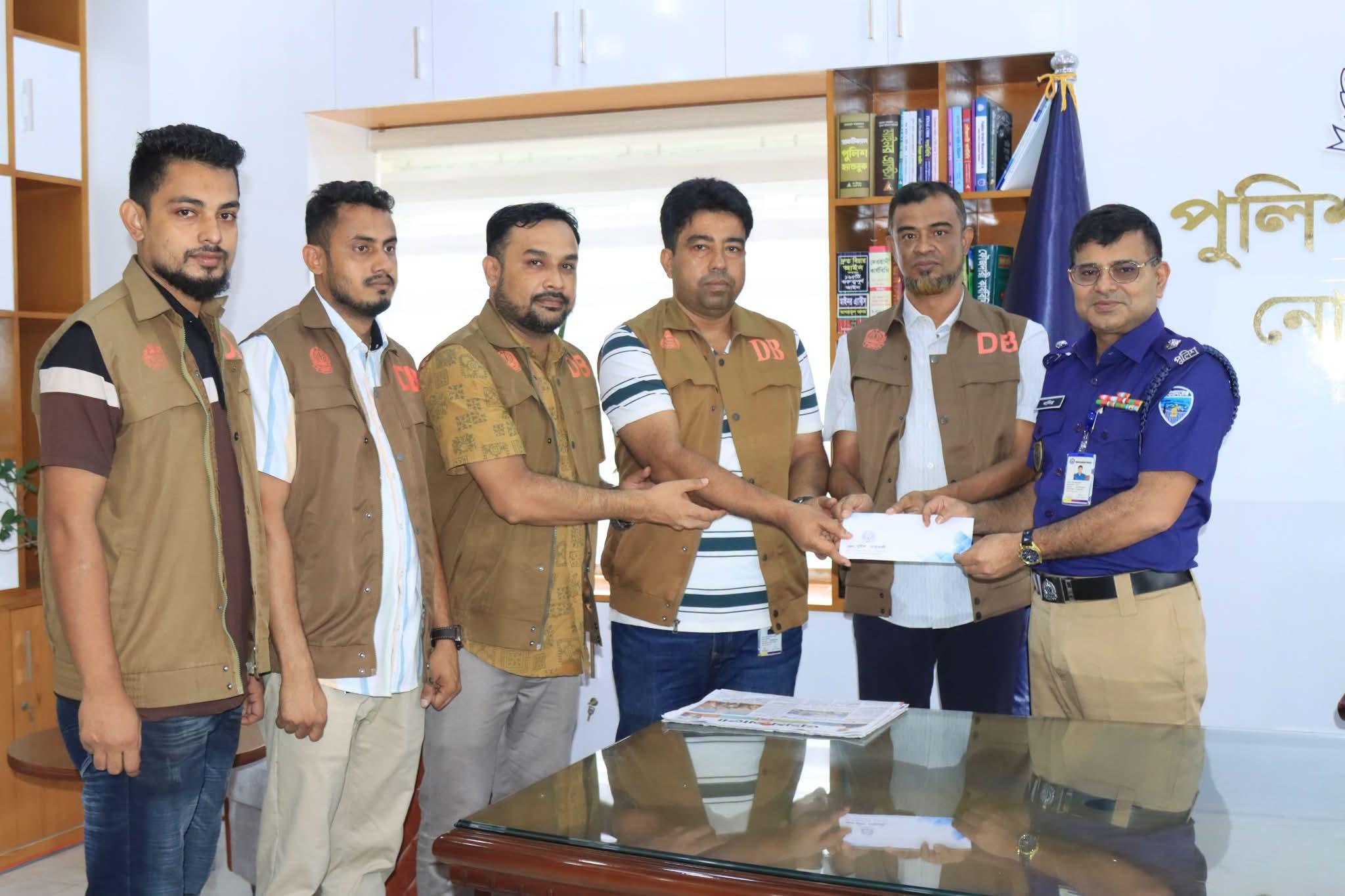 মাদকবিরোধী সফল অভিযানের স্বীকৃতিতে পুরস্কৃত জেলা গোয়েন্দা শাখা (ডিবি) পুলিশ