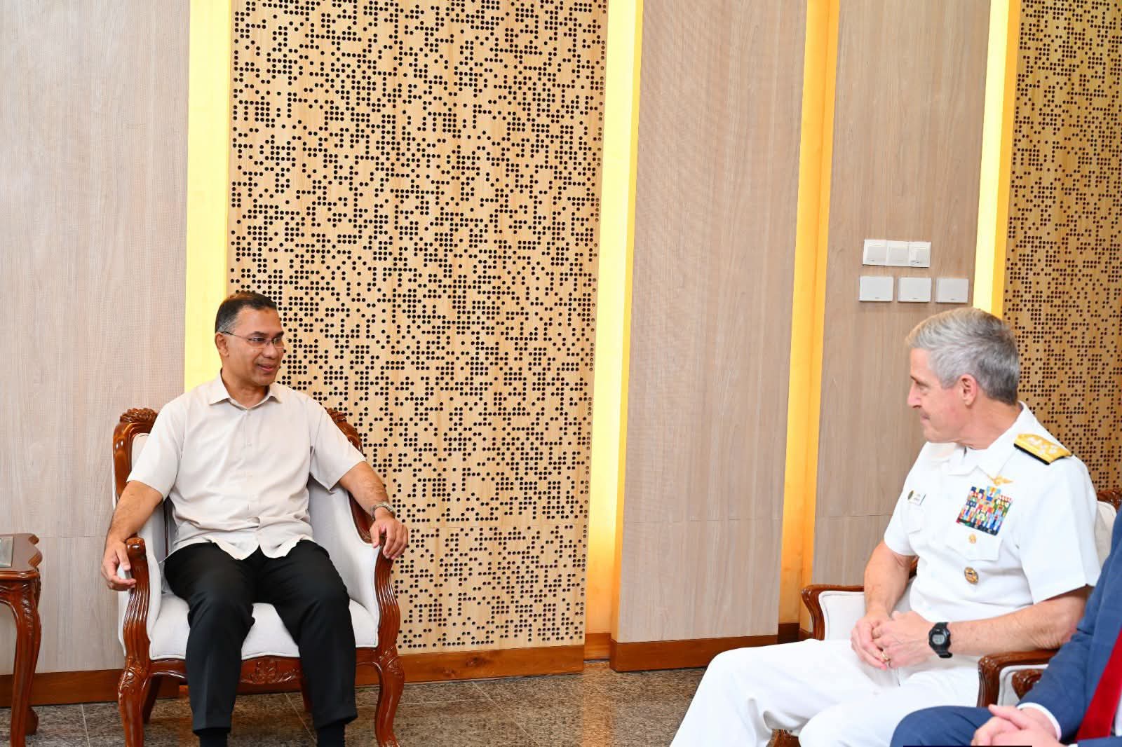 গণপ্রজাতন্ত্রী বাংলাদেশ সরকারের মাননীয় প্রধানমন্ত্রী তারেক রহমানের সঙ্গে সৌজন্য সাক্ষাৎ করেছেন মার্কিন প্রশান্ত মহাসাগরীয় নৌবহরের কমান্ডার অ্যাডমিরাল স্টিফেন টি. কোহলার