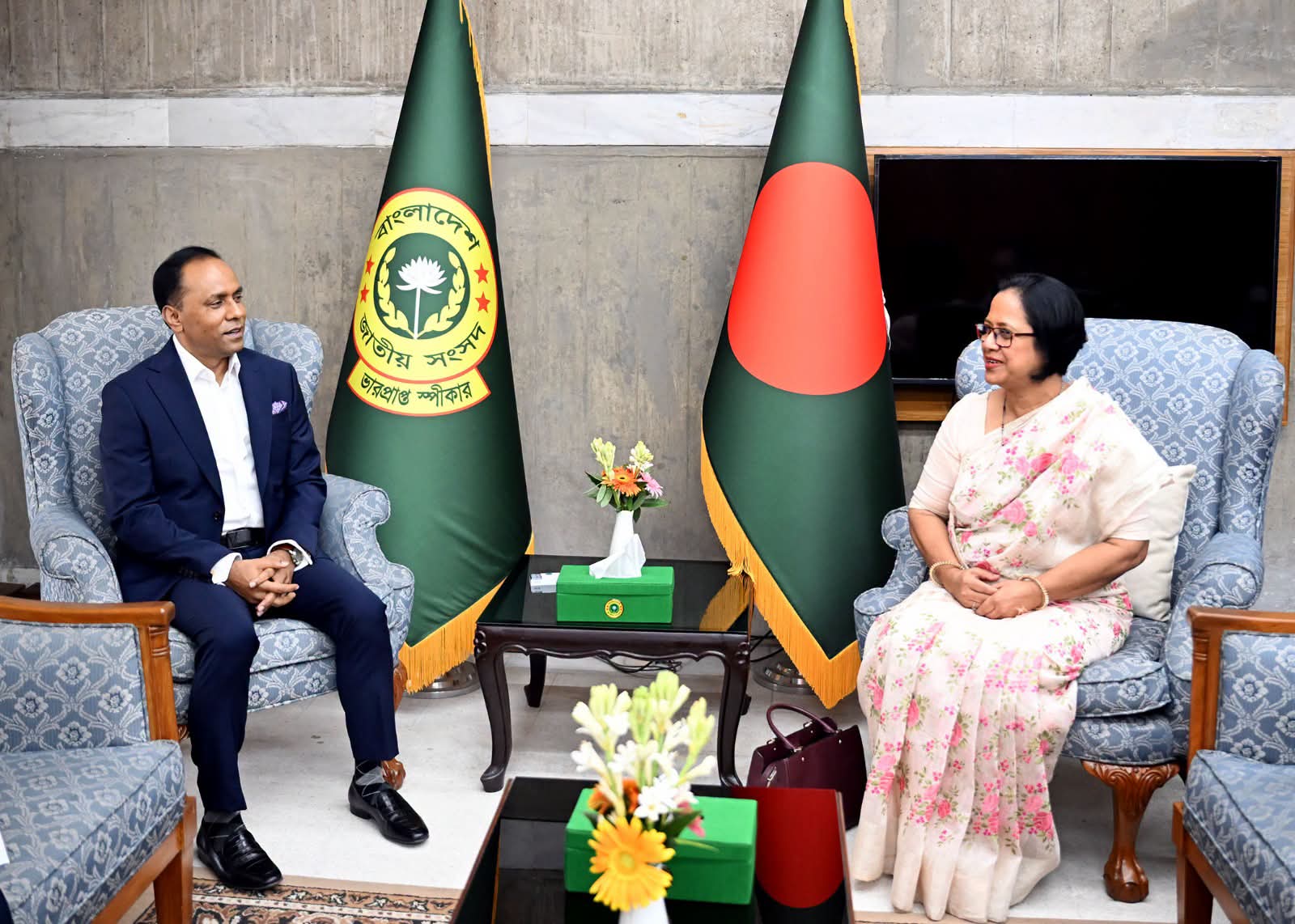 ভারপ্রাপ্ত স্পীকারের সাথে রেফিউজি এন্ড মাইগ্রেটরি মুভমেন্টস রিসার্চ ইউনিট (রামরু) এর প্রতিষ্ঠাতা চেয়ারম্যান এর সৌজন্য সাক্ষাৎ অনুষ্ঠিত
