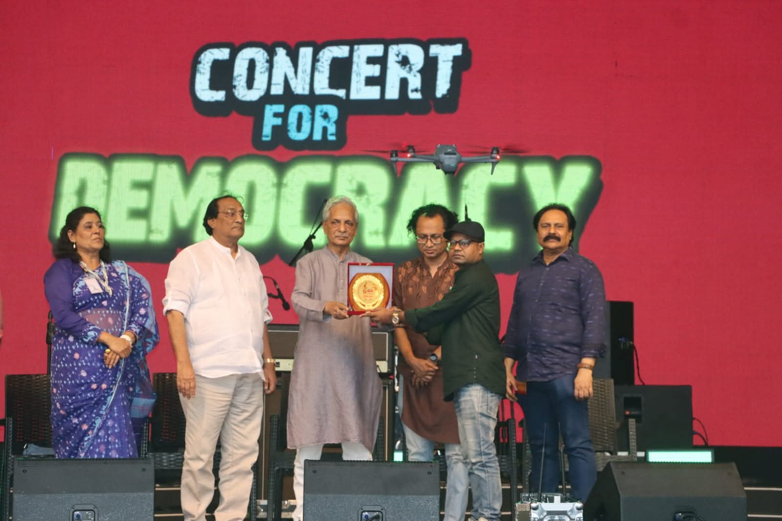 জুলাই গণঅভ্যুত্থানের দুই বছর পূর্তিতে সোহরাওয়ার্দী উদ্যানে অনুষ্ঠিত হলো ‘কনসার্ট ফর ডেমোক্রেসি’