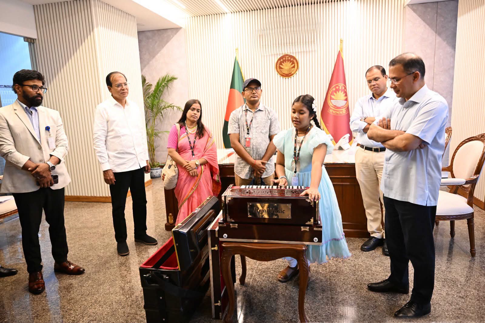 প্রধানমন্ত্রী তারেক রহমানের সঙ্গে সাক্ষাতের মধ্য দিয়ে স্বপ্নপূরণ হলো রংপুরের গঙ্গাচড়া উপজেলার ক্ষুদে সংগীতশিল্পী অনুশ্রী রায়ের