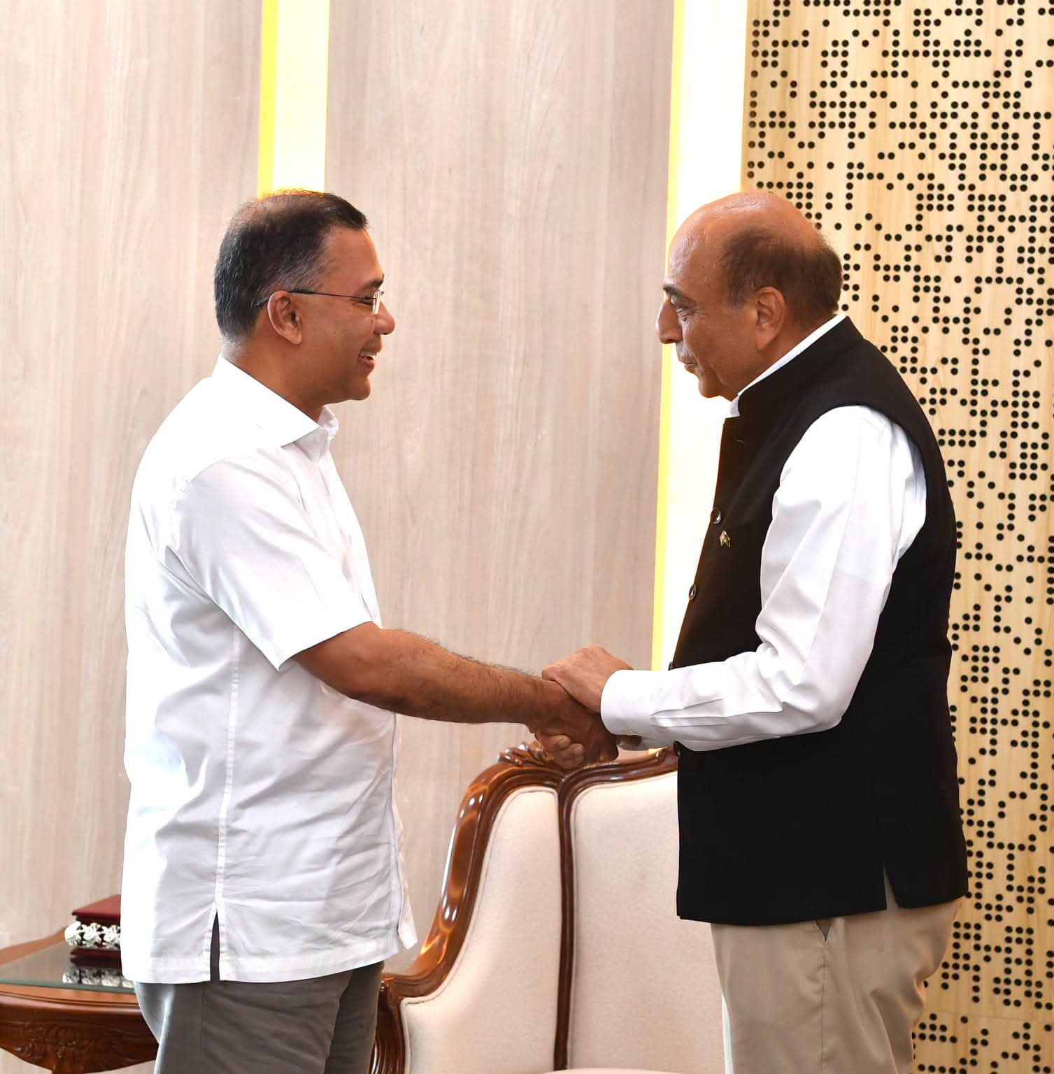 প্রধানমন্ত্রী তারেক রহমানের সঙ্গে সৌজন্য সাক্ষাৎ করেন ঢাকায় নিযুক্ত ভারতের হাইকমিশনার দীনেশ ত্রিবেদী।