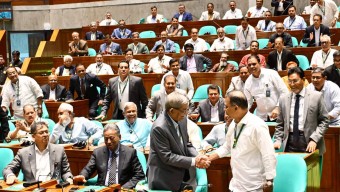 প্রধানমন্ত্রী তারেক রহমান আজ ঢাকায় জাতীয় সংসদে মির্জা ফখরুল ইসলাম আলমগীর রাষ্ট্রপতি নির্বাচিত হওয়ায় বৃহস্পতিবার, ২০ আগস্ট ২০২৬ তাঁকে অভিনন্দন জানান
