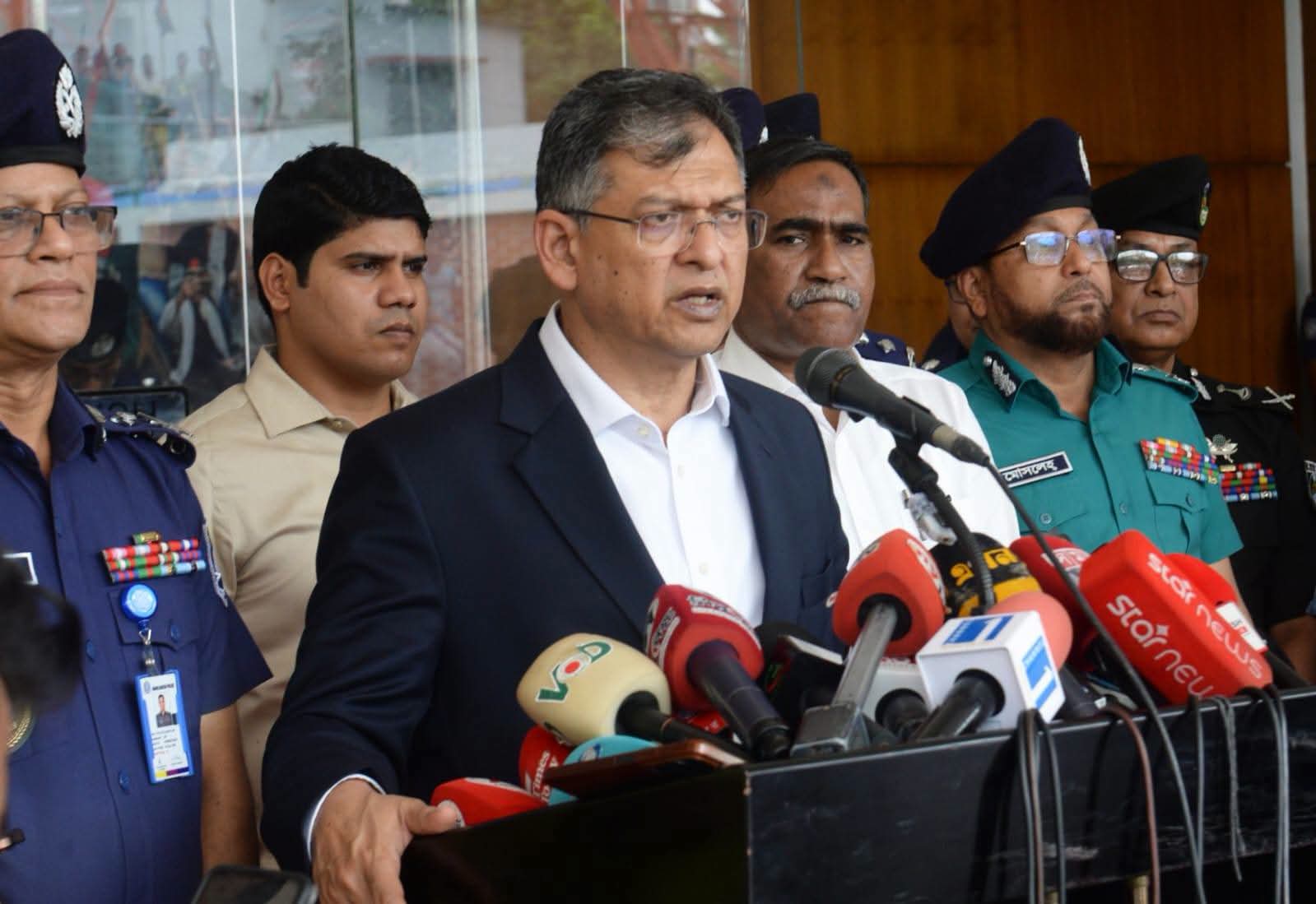 লুণ্ঠিত ও অবৈধ অস্ত্র উদ্ধারে নতুন পুরস্কার ঘোষণা স্বরাষ্ট্রমন্ত্রীর;