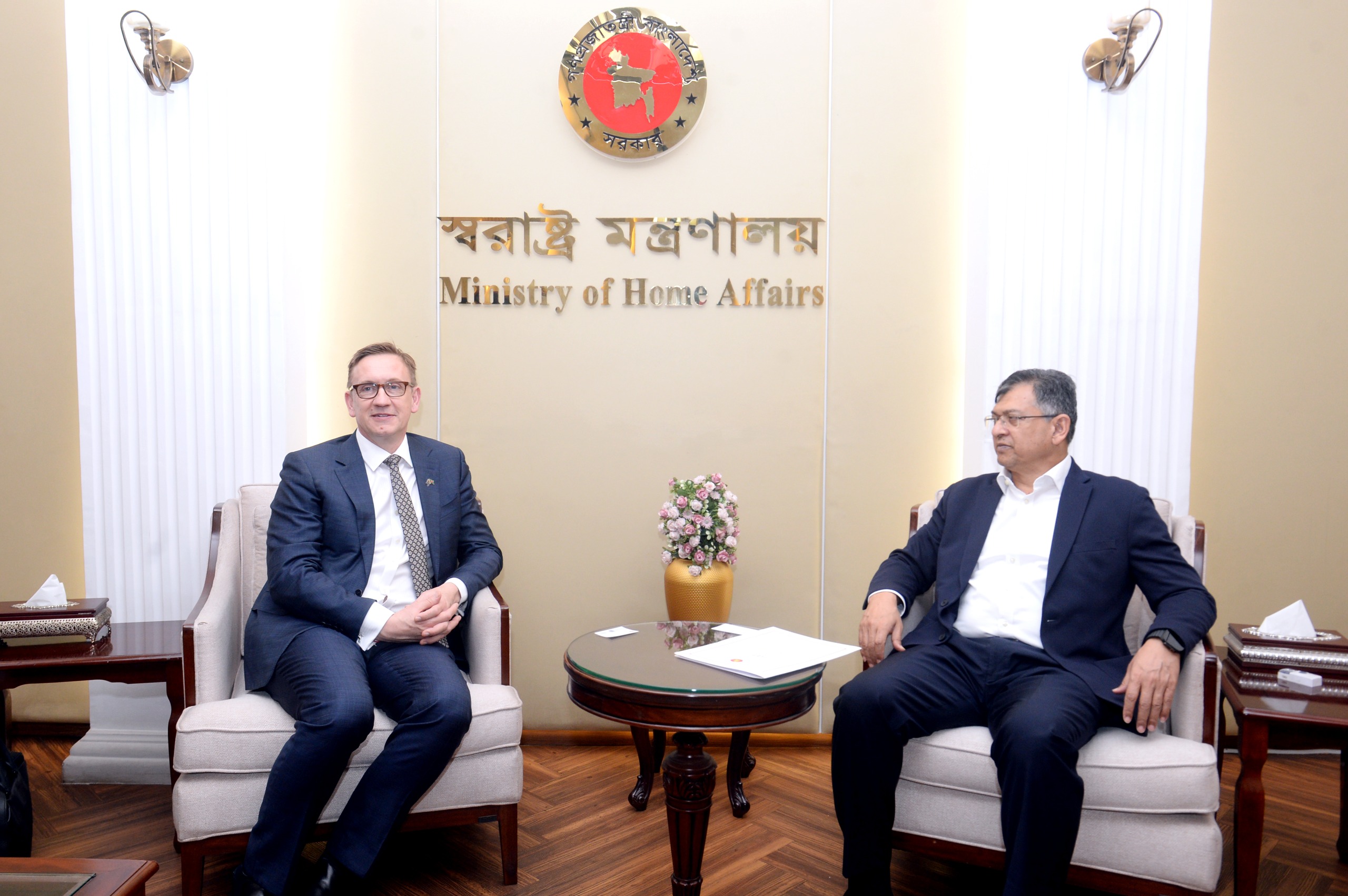 স্বরাষ্ট্রমন্ত্রীর সঙ্গে অস্ট্রেলিয়ার নাগরিকত্ব, কাস্টম ও বহুসংস্কৃতি বিষয়ক সহকারী মন্ত্রীর সাক্ষাৎ