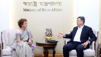 স্বরাষ্ট্রমন্ত্রী  সালাহউদ্দিন আহমদ এর সঙ্গে মঙ্গলবার  বিকালে বাংলাদেশ সচিবালয়ে স্বরাষ্ট্র মন্ত্রণালয়ে তাঁর অফিসকক্ষে জাতিসংঘে নবনিযুক্ত বাংলাদেশের স্থায়ী প্রতিনিধি আইরিন খান সৌজন্য সাক্ষাৎ করেন। (ঢাকা, ১১ আগস্ট ২০২৬ খ্রি.)