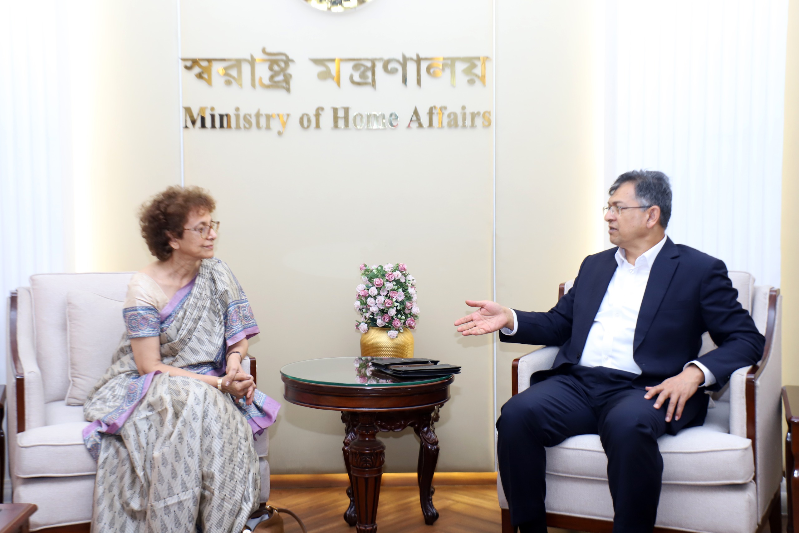 স্বরাষ্ট্রমন্ত্রী  সালাহউদ্দিন আহমদ এর সঙ্গে মঙ্গলবার  বিকালে বাংলাদেশ সচিবালয়ে স্বরাষ্ট্র মন্ত্রণালয়ে তাঁর অফিসকক্ষে জাতিসংঘে নবনিযুক্ত বাংলাদেশের স্থায়ী প্রতিনিধি আইরিন খান সৌজন্য সাক্ষাৎ করেন। (ঢাকা, ১১ আগস্ট ২০২৬ খ্রি.)
