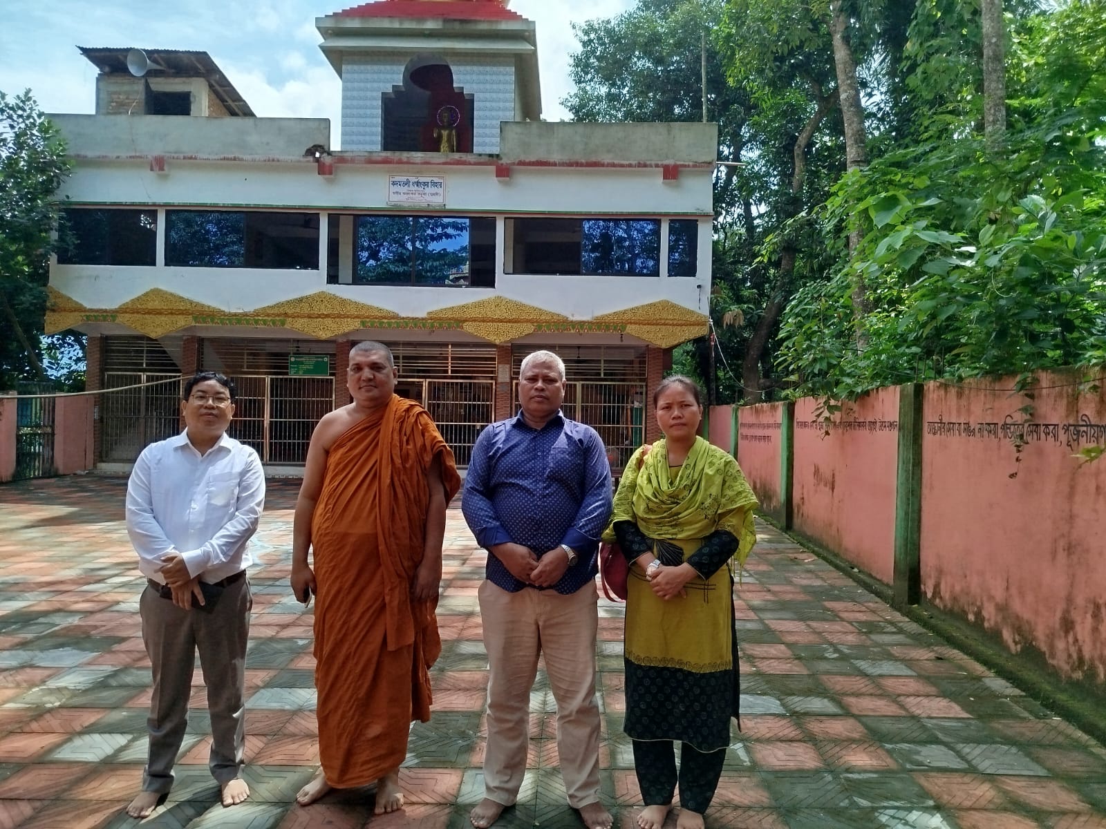 ‘সবুজ ধর্মীয় প্রতিষ্ঠান’ গড়ে তোলার লক্ষে কদমতলী ধর্ম্মাংকুর বুদ্ধ বিহারে গাছের চারা রোপন করেছেন সবুজ চাকমা