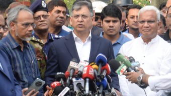 সন্ত্রাসী, চাঁদাবাজ ও মাদক ব্যবসায়ীদের দ্রুত গ্রেফতারের নির্দেশ; ব্যর্থতায় কঠোর ব্যবস্থার হুশিয়ারি স্বরাষ্ট্রমন্ত্রীর