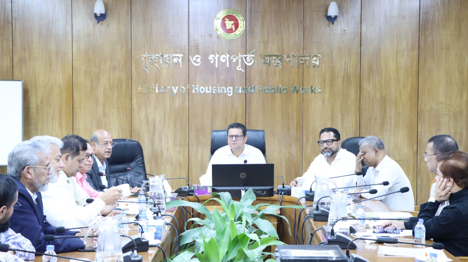 ‘আগামীতে যেন কেউ অনুমোদিত নকশার বাইরে ভবন নির্মাণ করতে না পারে, তা নিশ্চিত করা হবে’- গৃহায়ন ও গণপূর্ত মন্ত্রী