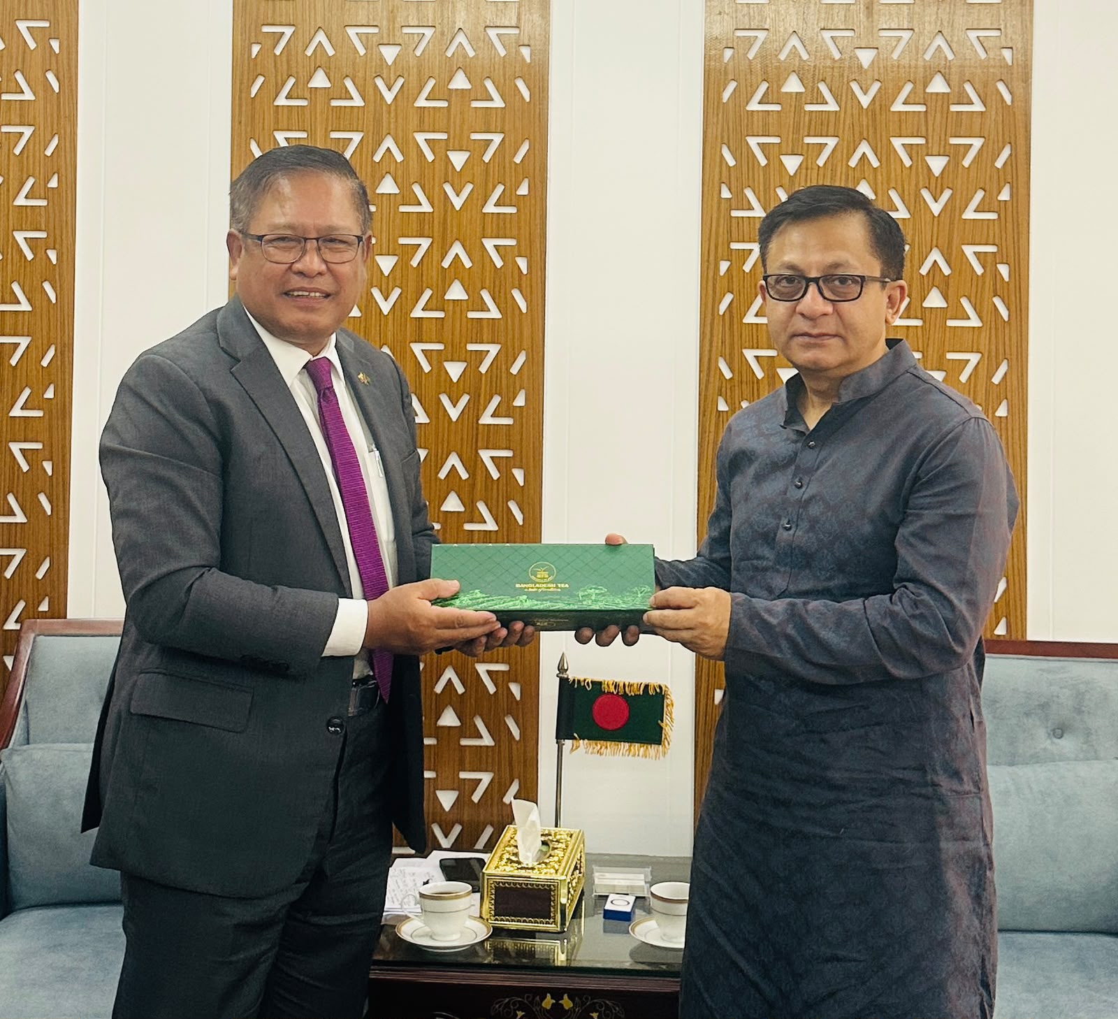 বাণিজ্যমন্ত্রীর সঙ্গে মিয়ানমারের রাষ্ট্রদূতের বৈঠকদ্বিপাক্ষিক বাণিজ্য বৃদ্ধি ও রোহিঙ্গা প্রত্যাবাসন নিয়ে আলোচনা