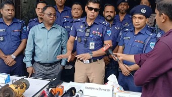হাটহাজারীতে পুলিশের সাঁড়াশি অভিযান: সিএনজি ওয়ার্কশপের আড়ালে অস্ত্র তৈরির কারখানার সন্ধান