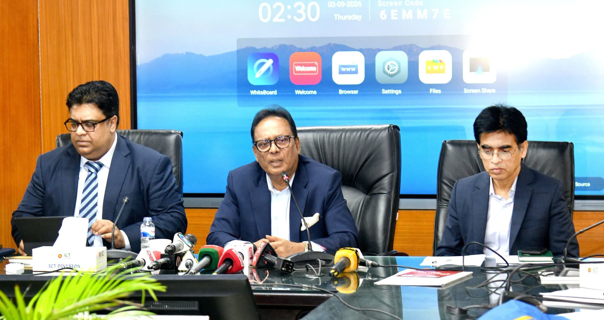 ডাক, টেলিযোগাযোগ ও তথ্যপ্রযুক্তি মন্ত্রণালয় এবং বিজ্ঞান ও প্রযুক্তি মন্ত্রণালয়ের ১৮০ দিনের অর্জন বিষয়ে আজ আইসিটি বিভাগের সভাকক্ষে সাংবাদিকদের ব্রিফ করেন মন্ত্রী ফকির মাহবুব আনাম, এমপি। প্রধানমন্ত্রীর ডাক, টেলিযোগাযোগ ও তথ্যপ্রযুক্তি মন্ত্রণালয় এবং বিজ্ঞান ও প্রযুক্তি মন্ত্রণালয় বিষয়ক উপদেষ্টা রেহান আসিফ আসাদ এ সময় উপস্থিত ছিলেন