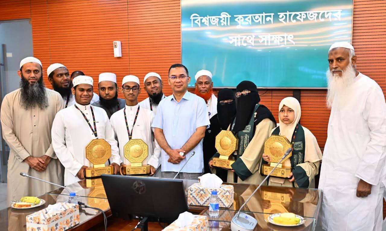 বিশ্বজয়ী কুরআন হাফেজদের সঙ্গে প্রধানমন্ত্রীর সাক্ষাৎ
