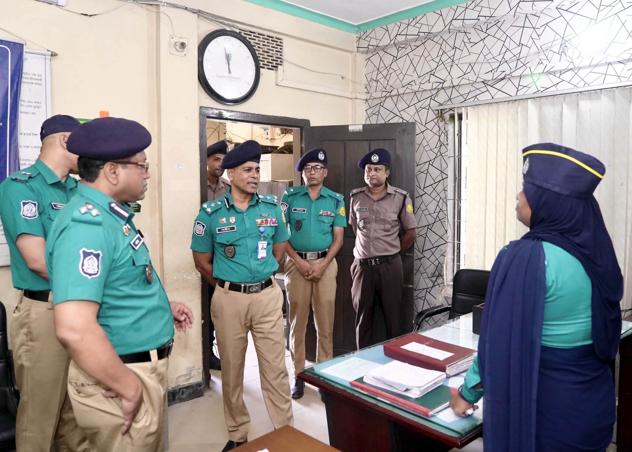 এসএমপি পুলিশ কমিশনার মহোদয়ের এয়ারপোর্ট থানা ও বড়শালা ক্যাম্প পরিদর্শন:
