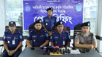 “নরসিংদীতে লাইসেন্সকৃত মদের দোকানের কর্মচারীকে আগুনে পুড়িয়ে হত্যার চেষ্টা: প্রধান অভিযুক্ত জাহাঙ্গীর সরকার গ্রেফতার”