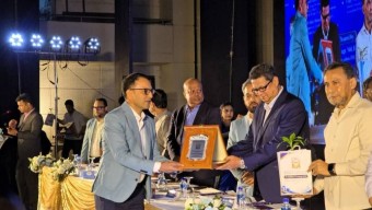 গৃহায়ন ও গণপূর্ত মন্ত্রীর হাত থেকে বিশেষ সম্মাননা নিলেন প্রকৌশলী মোহাম্মদ মুঈদুল ইসলাম মুঈদ