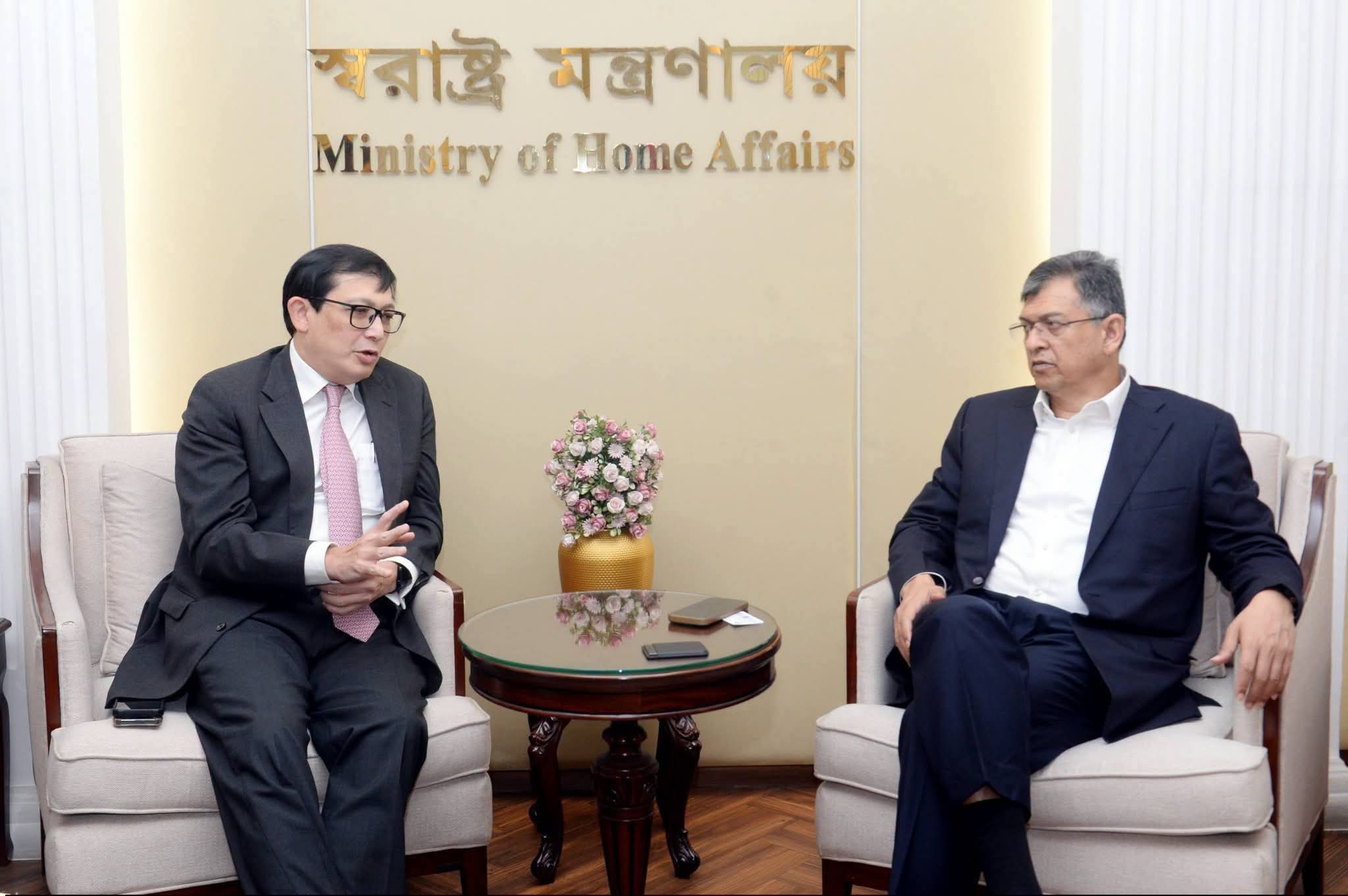 স্বরাষ্ট্রমন্ত্রীর সাথে সিঙ্গাপুরের বিদায়ী চার্জ দ্য অ্যাফেয়ার্সের সাক্ষাৎ