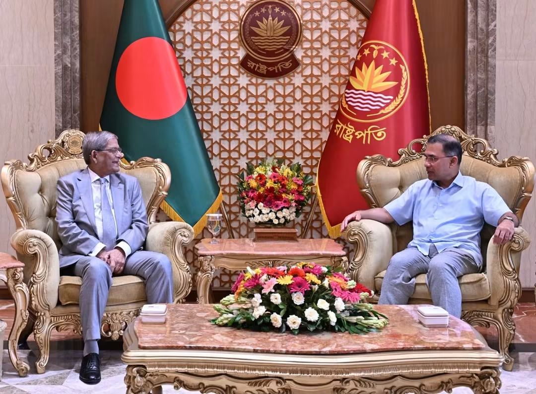 রাষ্ট্রপতি মির্জা ফখরুল ইসলাম আলমগীরের সঙ্গে প্রধানমন্ত্রী তারেক রহমান সৌজন্য সাক্ষাৎ