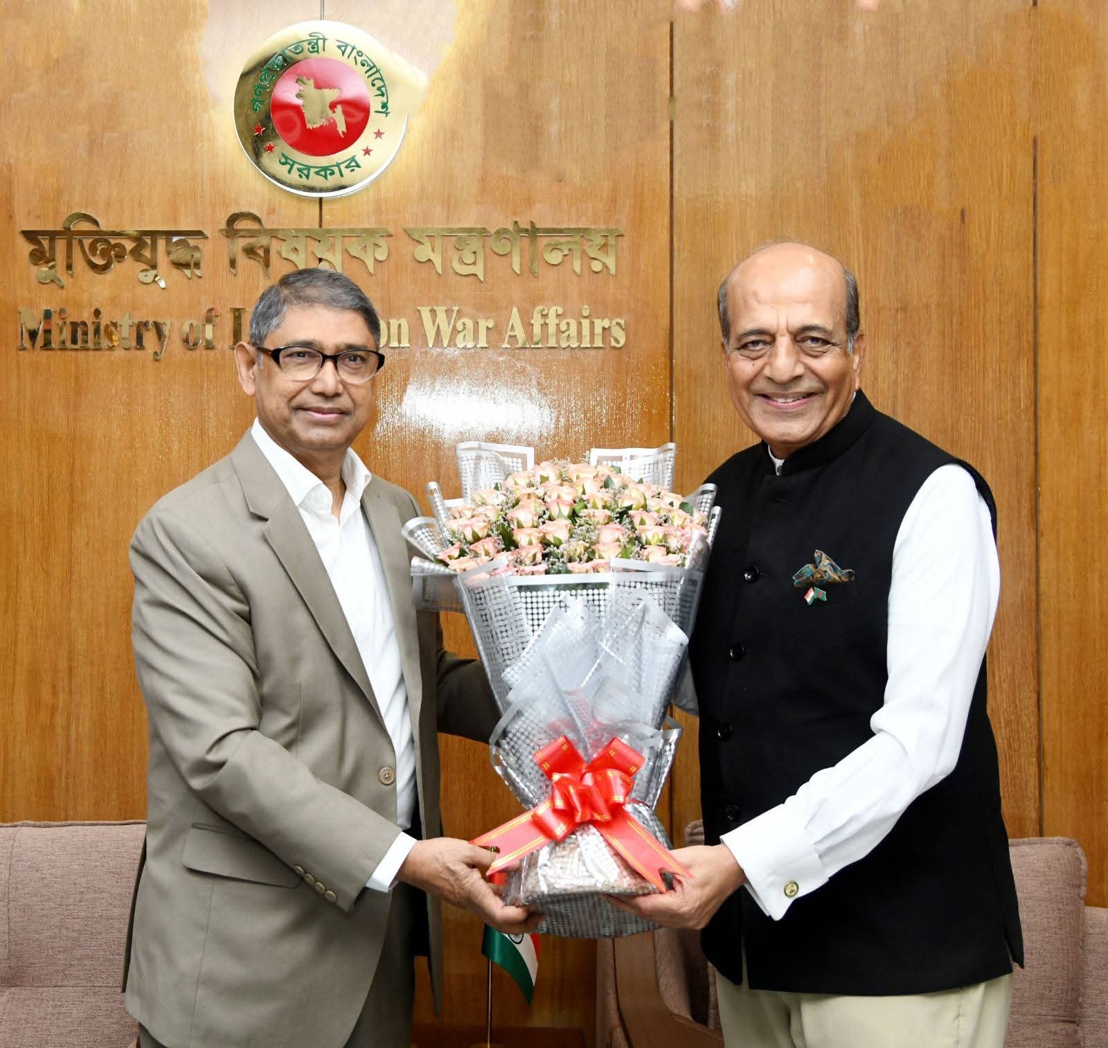 মুক্তিযুদ্ধ বিষয়ক মন্ত্রী আহমেদ আযম খান এমপি-এর সাথে ভারতীয় হাই কমিশনার শ্রী দীনেশ ত্রিবেদীর সৌজন্য সাক্ষাৎ