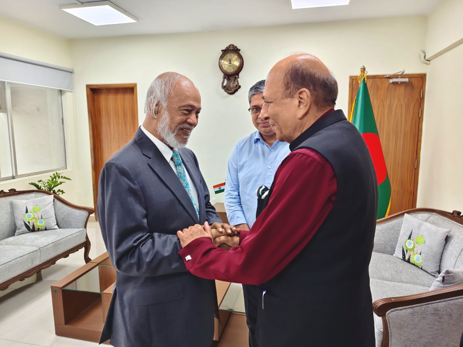 স্থানীয় সরকার মন্ত্রীর সঙ্গে ভারতীয় হাইকমিশনারের সৌজন্য সাক্ষাৎ: বাংলাদেশ-ভারত সম্পর্ক আরও জোরদারের আশাবাদ