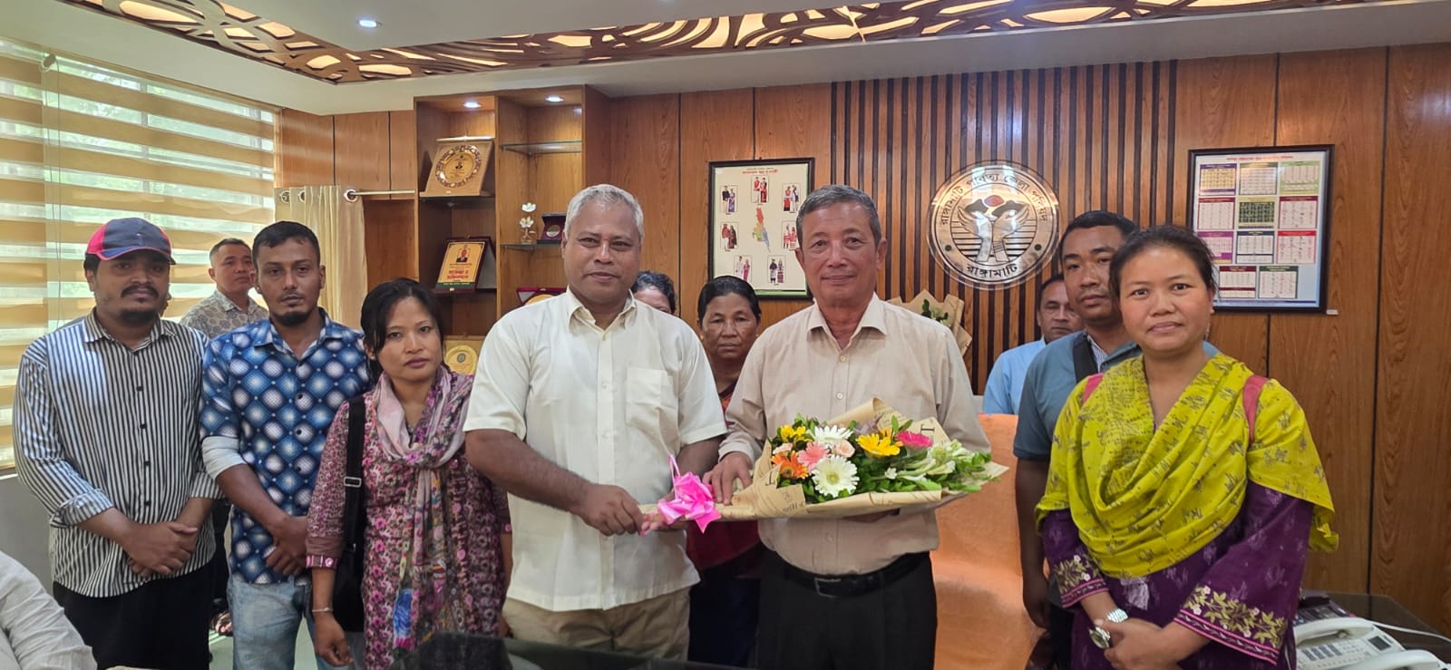 বিপ্লবী ওয়ার্কার্স পার্টির পক্ষ থেকে রাঙামাটি জেলা পরিষদ চেয়ারম্যান দীপন তালুকদারকে ফুলেল শুভেচ্ছা