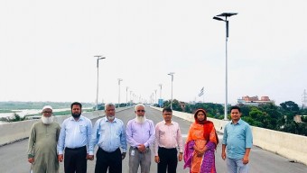 সৌর বিদ্যুৎ-এ আলোকিত হচ্ছে পঞ্চবটি-মুক্তারপুর সেতু পর্যন্ত সড়ক প্রশস্তকরণ প্রকল্পের দোতলা রাস্তা