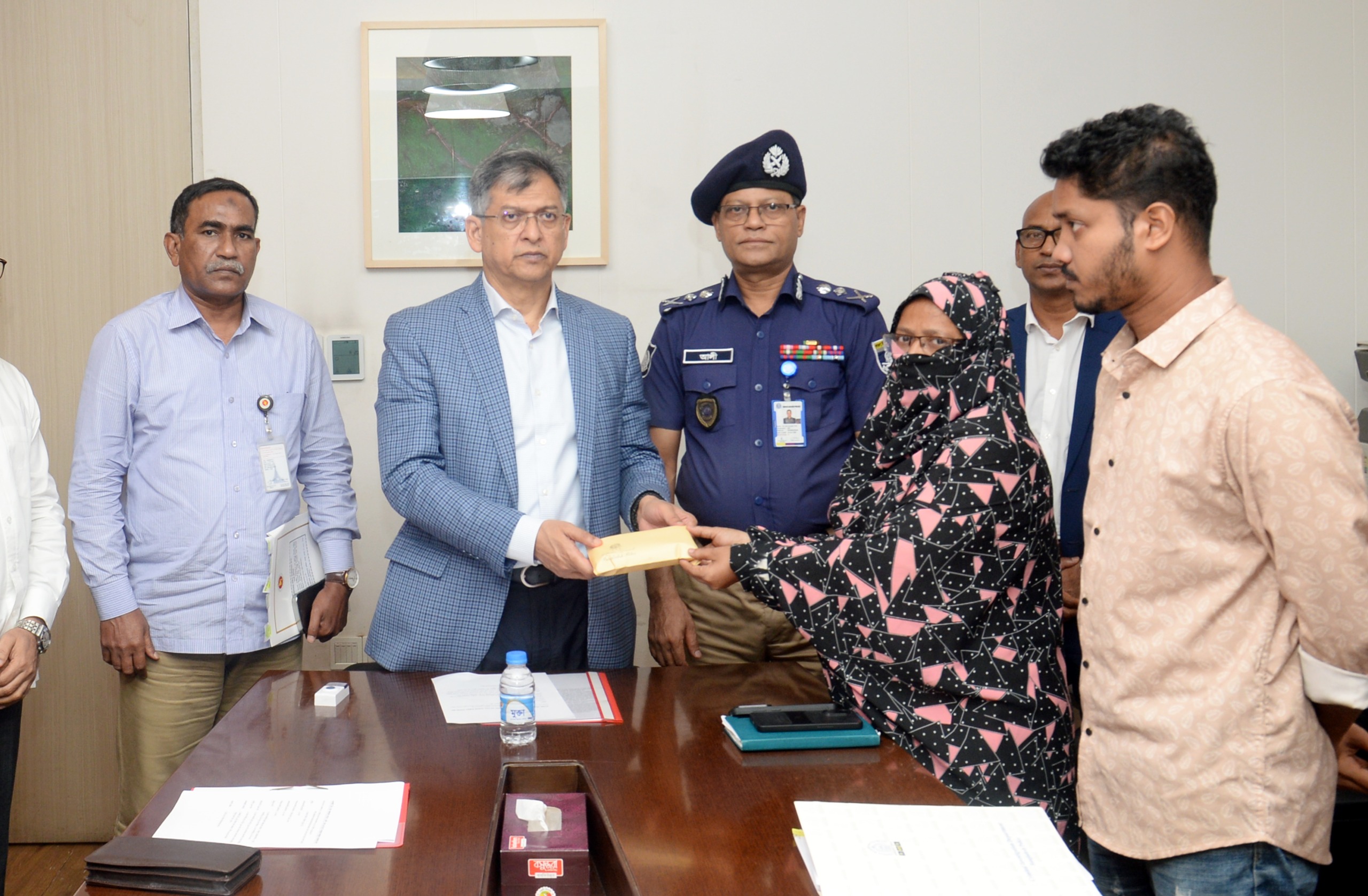 সাভারে এসআই আলতাফ হোসেন হত্যা: জড়িতদের দ্রুত গ্রেপ্তারের নির্দেশ স্বরাষ্ট্রমন্ত্রীর