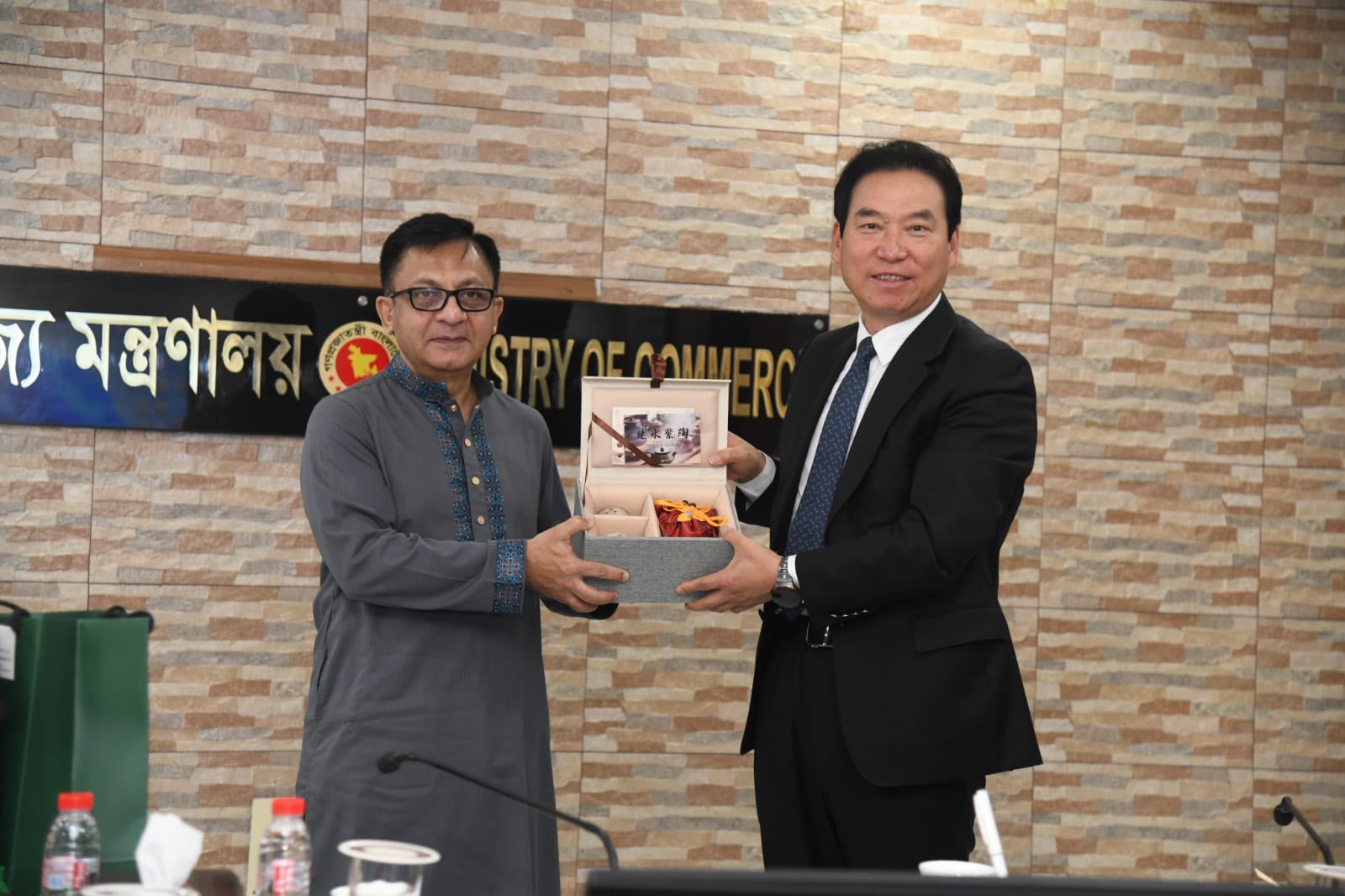 বাণিজ্যমন্ত্রী ও ইউনান প্রদেশের এক্সিকিউটিভ ভাইস গভর্নর এর বৈঠক