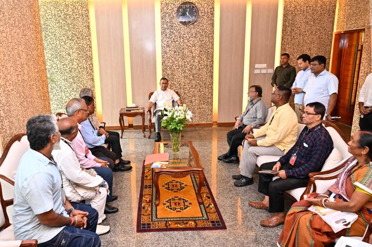 “ঢাকা-১৭ আসনের হিন্দু সম্প্রদায়ের নেতৃবৃন্দের সঙ্গে প্রধানমন্ত্রী তারেক রহমানের মতবিনিময়”