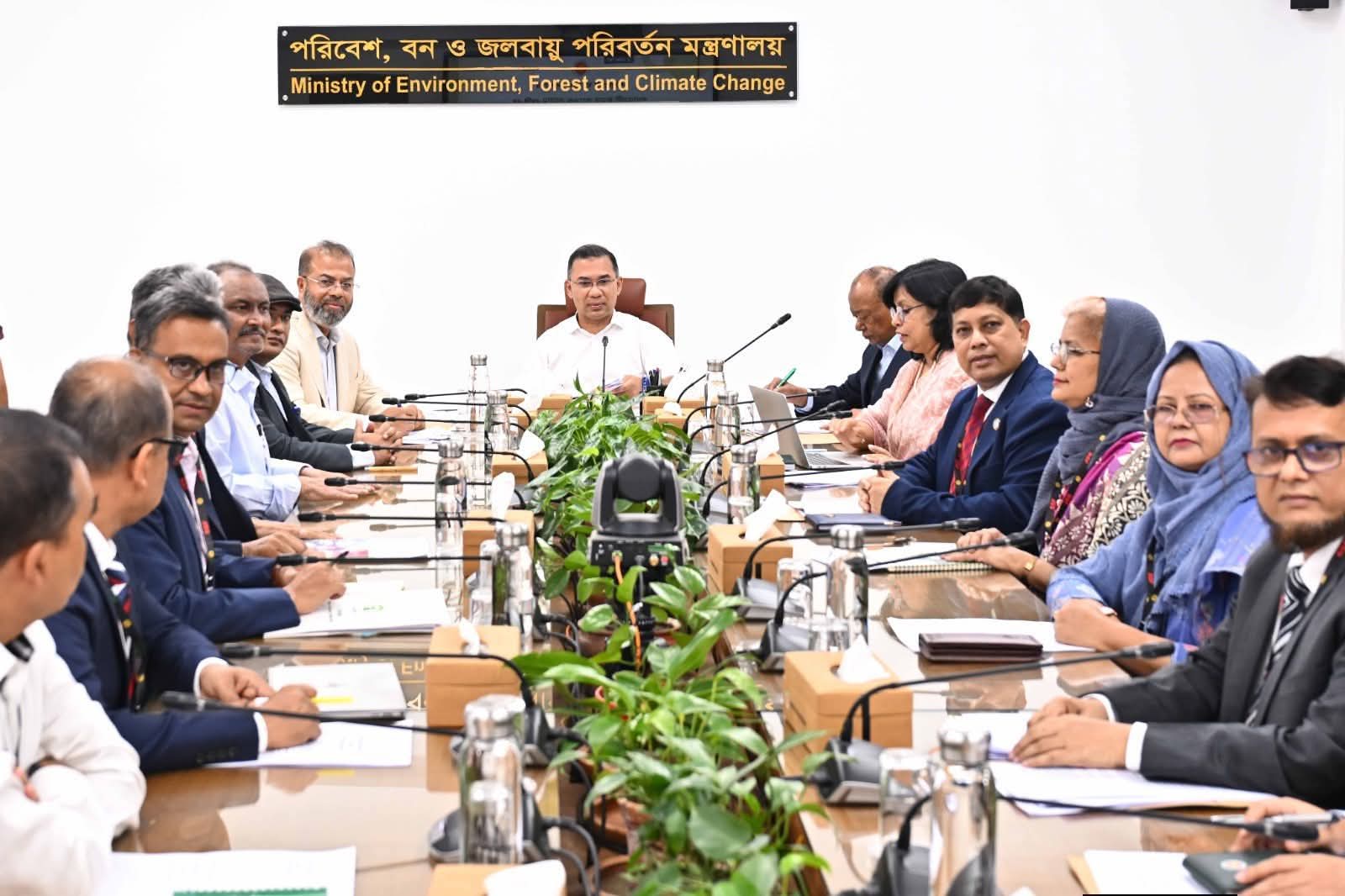 গণপ্রজাতন্ত্রী বাংলাদেশ সরকারের মাননীয় প্রধানমন্ত্রী তারেক রহমান আজ বৃহস্পতিবার (১৫ অক্টোবর ২০২৬) পরিবেশ, বন ও জলবায়ু মন্ত্রণালয় পরিদর্শন করে সংশ্লিষ্ট মন্ত্রী ও কর্মকর্তাদের সঙ্গে সভা করেন