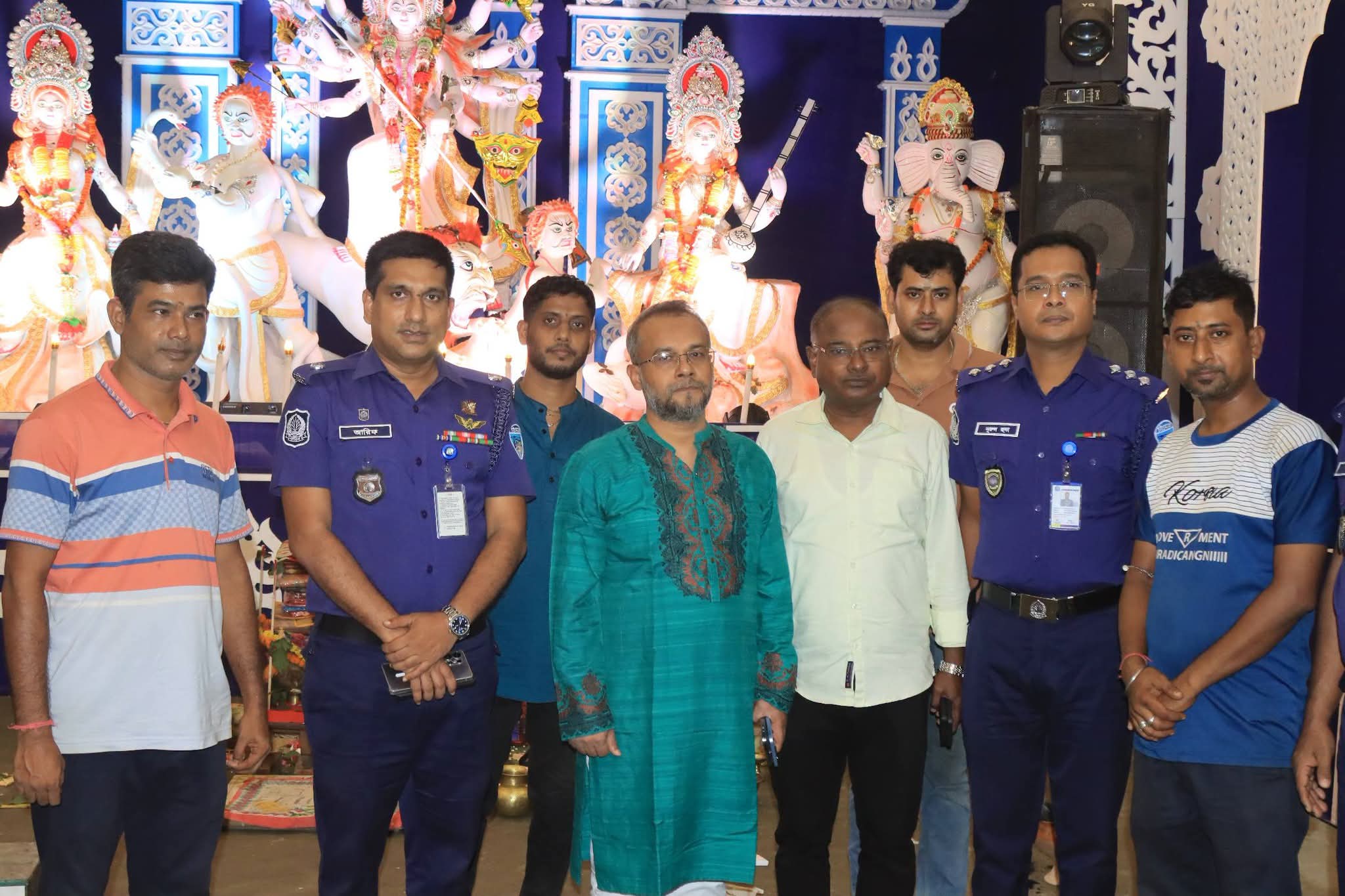 শারদীয় দুর্গাপূজা উপলক্ষ্যে নোয়াখালীতে বিভিন্ন পূজামণ্ডপ পরিদর্শন ও শুভেচ্ছা বিনিময় করেন চট্টগ্রাম রেঞ্জের অ্যাডিশনাল ডিআইজি (অপারেশনস্) মহোদয়