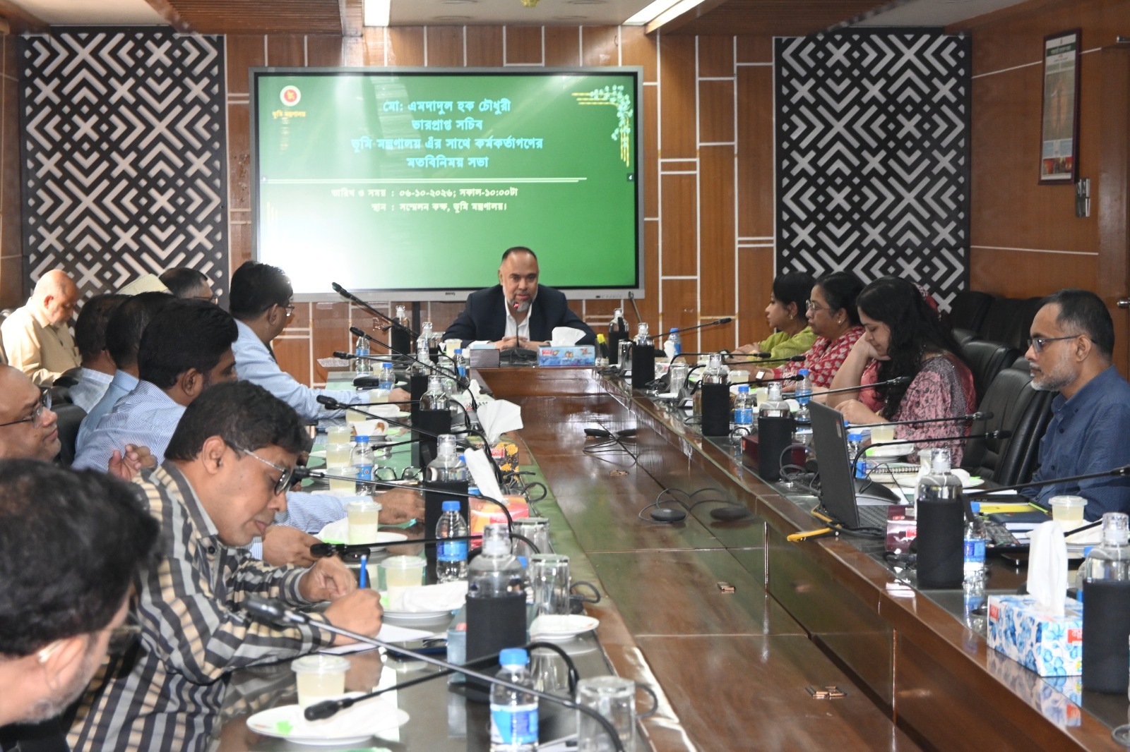 ভূমি মন্ত্রণালয়ের ভারপ্রাপ্ত সচিব জনাব মো. এমদাদুল হক চৌধুরীর জীবনবৃত্তান্ত