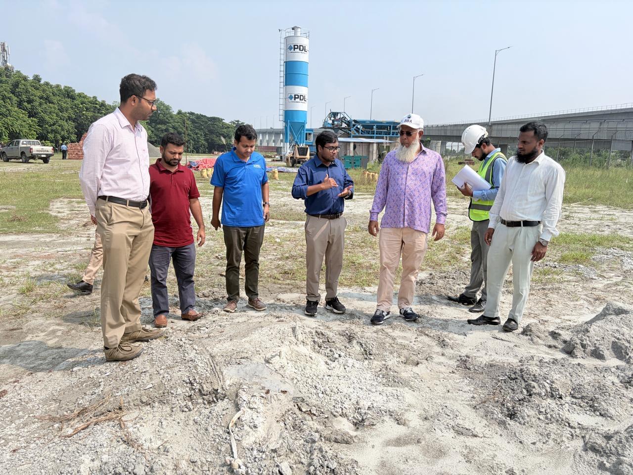 পদ্মা সেতু এলাকা পরিদর্শনে সেতু বিভাগের সচিব: নদীভাঙন প্রতিরোধ ও উন্নয়নকাজ দ্রুত সম্পন্নের নির্দেশনা
