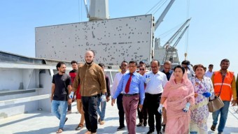 যুক্তরাষ্ট্র থেকে আমদানিকৃত গমবাহী জাহাজ পরিদর্শন, খাদ্যশস্যের মান নিশ্চিত করার নির্দেশ খাদ্যমন্ত্রীর