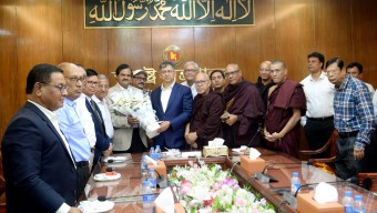 স্বরাষ্ট্রমন্ত্রীর সঙ্গে বৌদ্ধ ধর্মীয় নেতৃবৃন্দের সাক্ষাৎ: