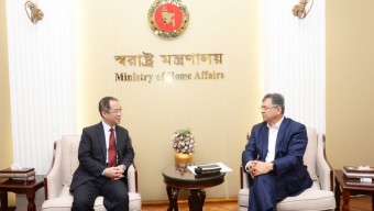স্বরাষ্ট্রমন্ত্রীর সঙ্গে চীন দূতাবাসের চার্জ দ্য অ্যাফেয়ার্সের সৌজন্য সাক্ষাৎ